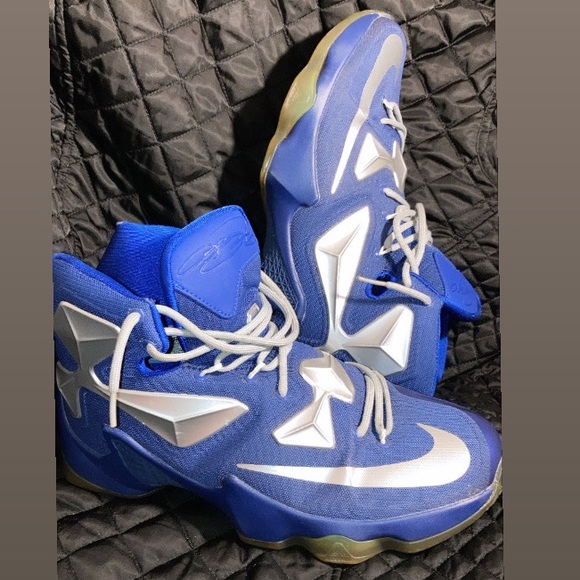 Nike LeBron 13 Comes with extra blue laces!!